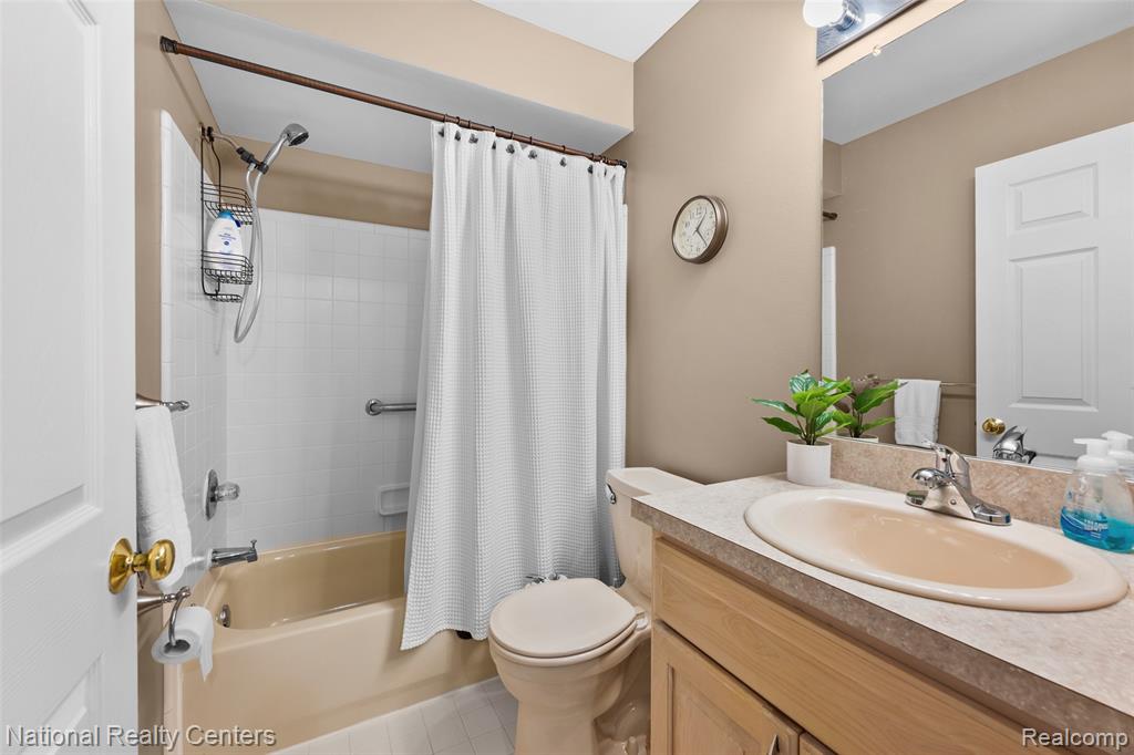 59321 Royal Oak Court, Washington, MI — Photo 23
