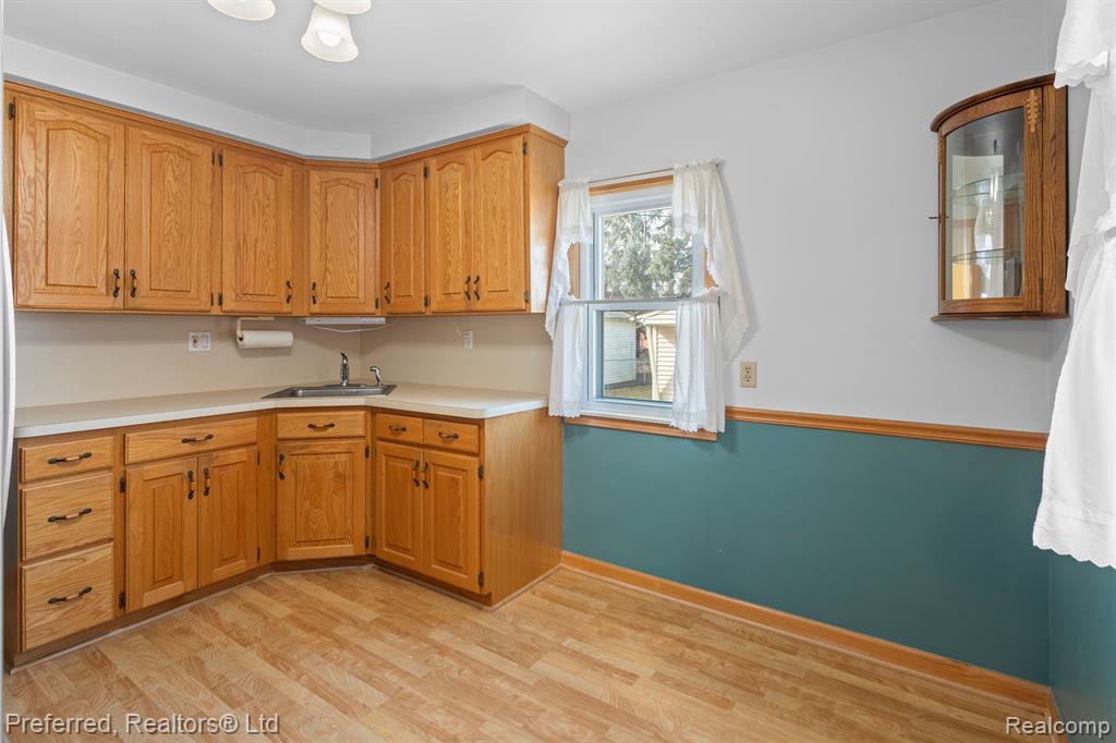 9980 HUBERT Avenue, Allen Park, MI 48101 — Photo 8