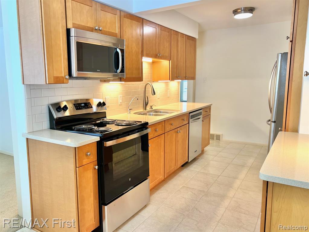 4516 Robinwood Avenue, Royal Oak, MI 48073 — Photo 6
