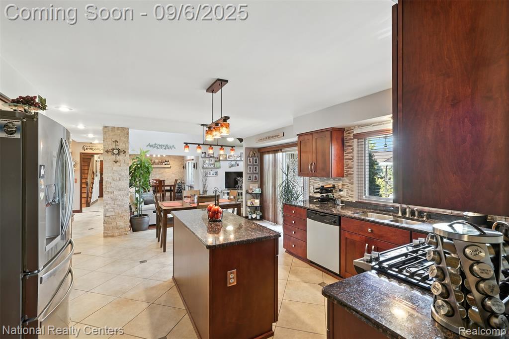46674 Snowbird Drive, Macomb, MI 48044 — Photo 14