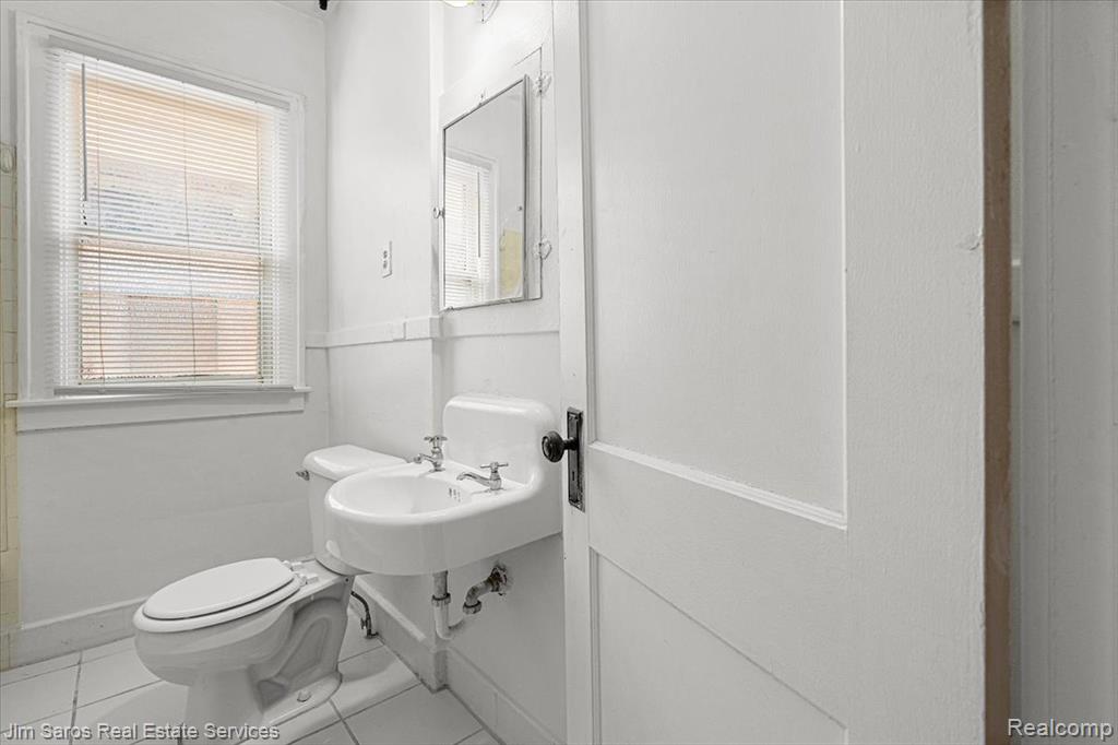 981 2N Beaconsfield Avenue, Grosse Pointe, MI 48230 — Photo 14