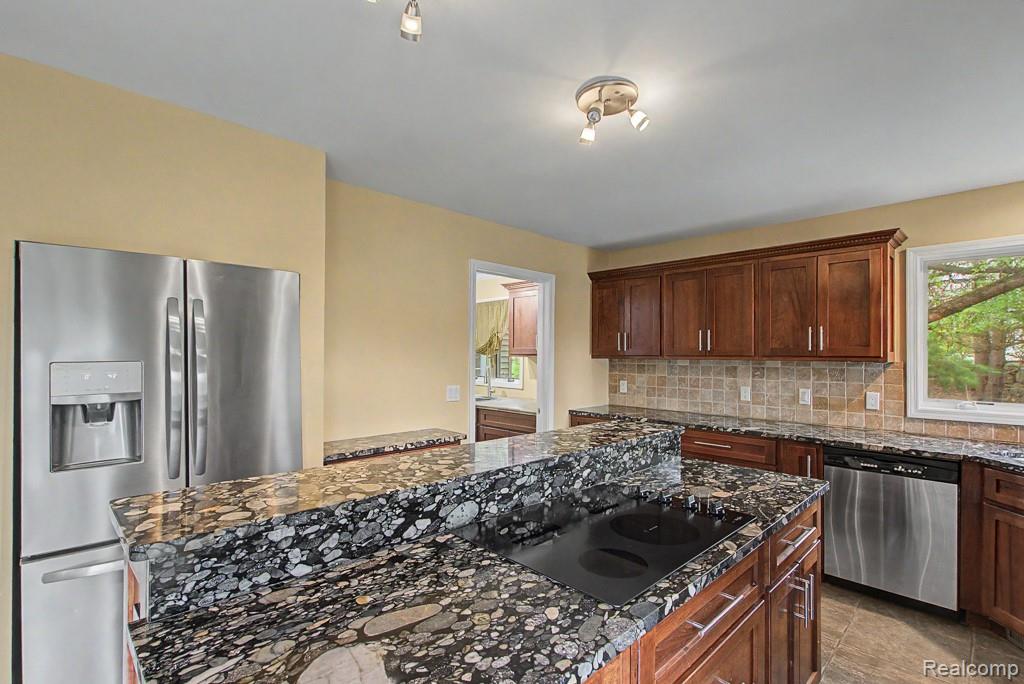 1160 S Garner Road, Milford, MI 48380 — Photo 8