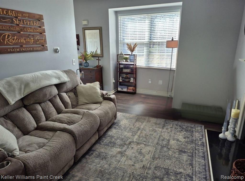 403 NEWTON Court, Lake Orion, MI 48362 — Photo 5