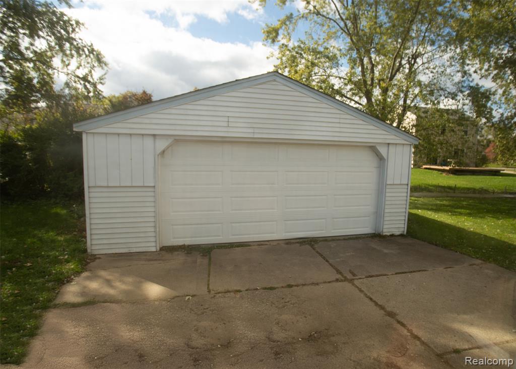 5783 Williamsburg Court, Waterford, MI 48327 — Photo 86