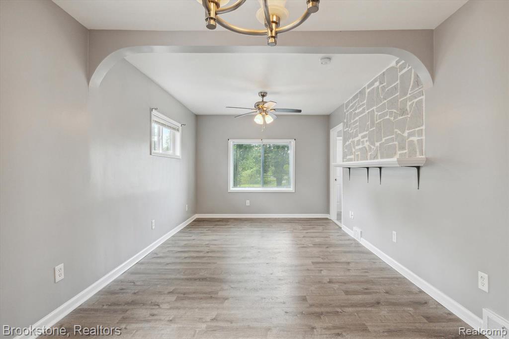 944 MELROSE Street, Pontiac, MI 48340 — Photo 7