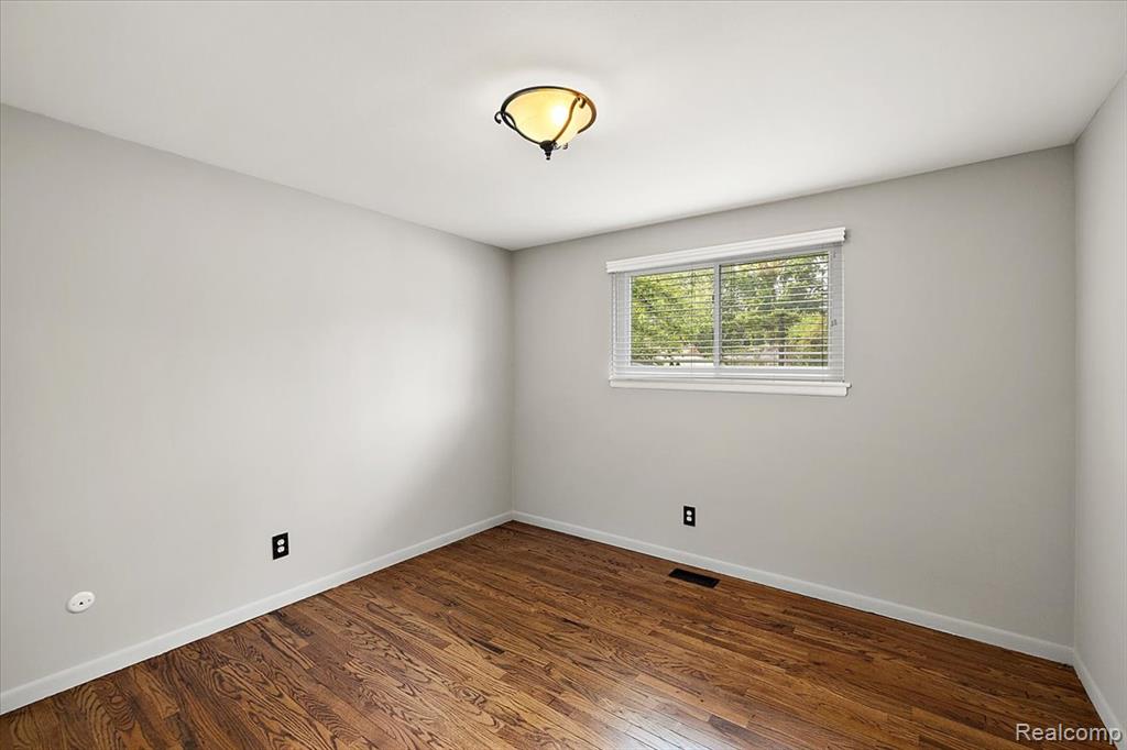 726 Woodlawn Avenue, Royal Oak, MI 48073 — Photo 12