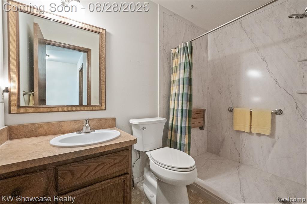 48150 Lake Valley Drive, Shelby Twp, MI 48317 — Photo 21