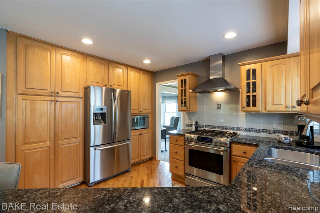 43085 Whisper Court, Northville, MI 48168 — Photo 24