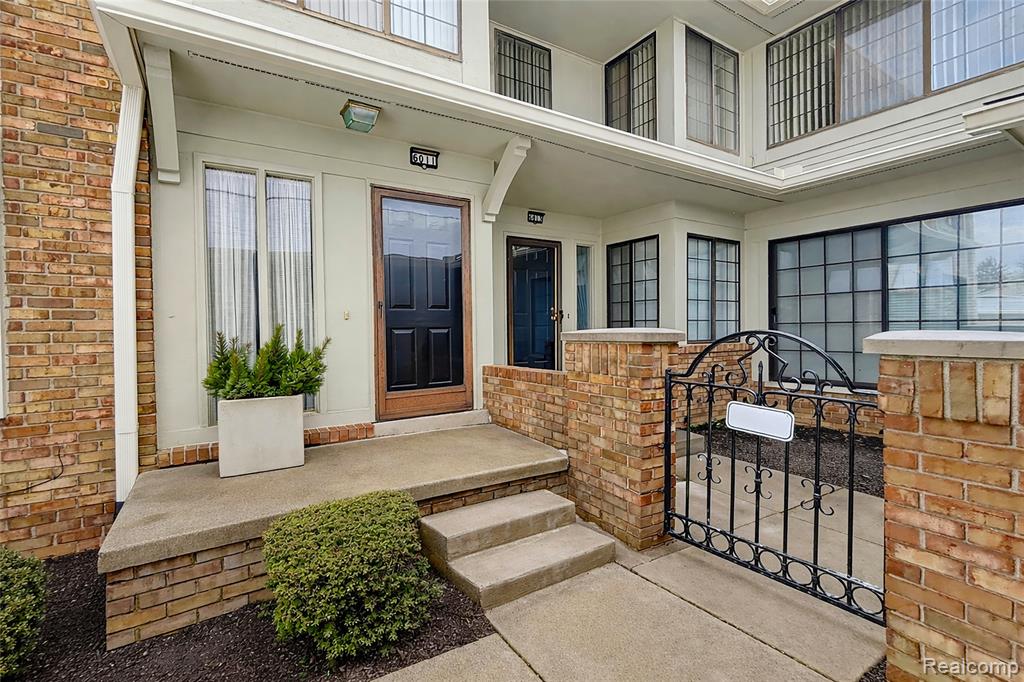 6011 Pebble Lane Court, West Bloomfield, MI — Photo 2