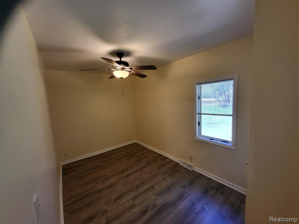 477 Crediton Street, Lake Orion, MI 48362 — Photo 18