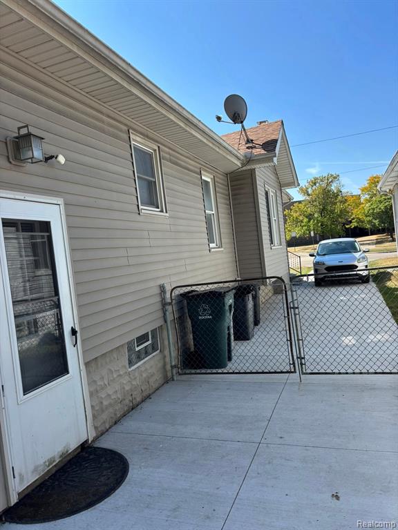 832 Pinecrest Drive E, Fenton, MI 48220 — Photo 34
