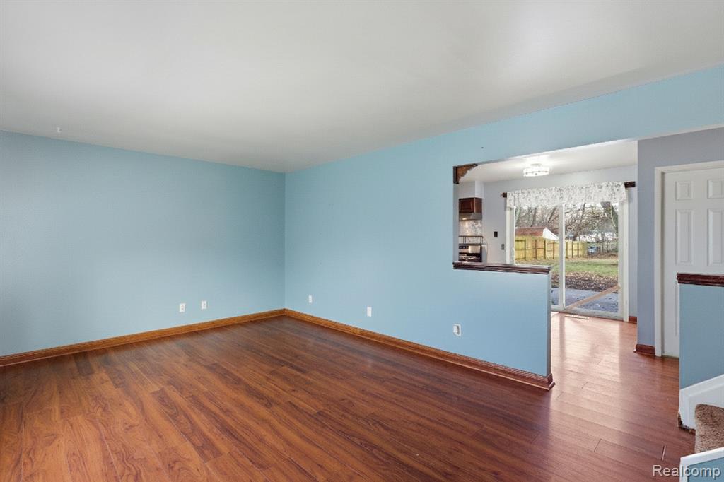 6230 Barker Drive, Waterford, MI 48329 — Photo 5