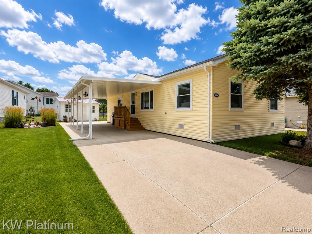 2734 Sandbar Court, Lapeer, MI 48446