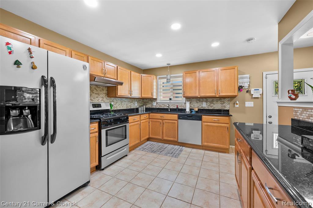 26331 Hass Street, Dearborn Heights, MI 48127 — Photo 8