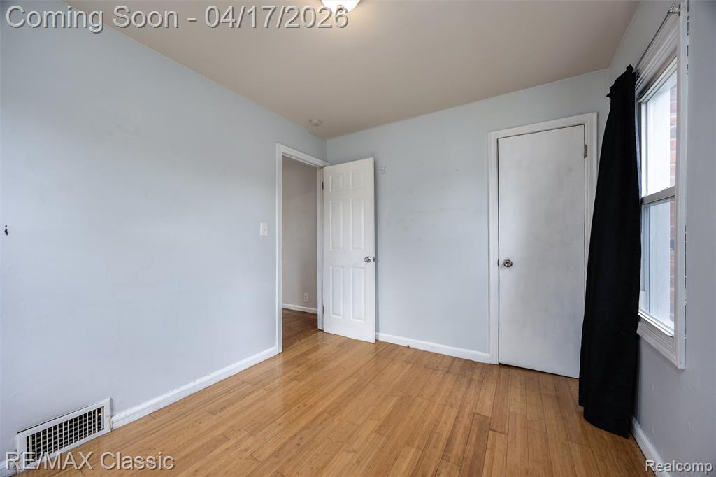 22481 Springbrook Avenue, Farmington, MI 48336 — Photo 17