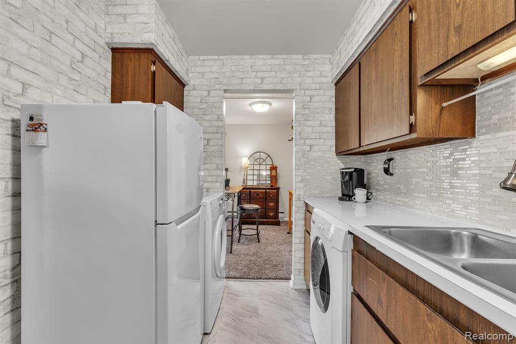 1842 COLONIAL VILLAGE Way, 2, Waterford, MI 48328 — Photo 16