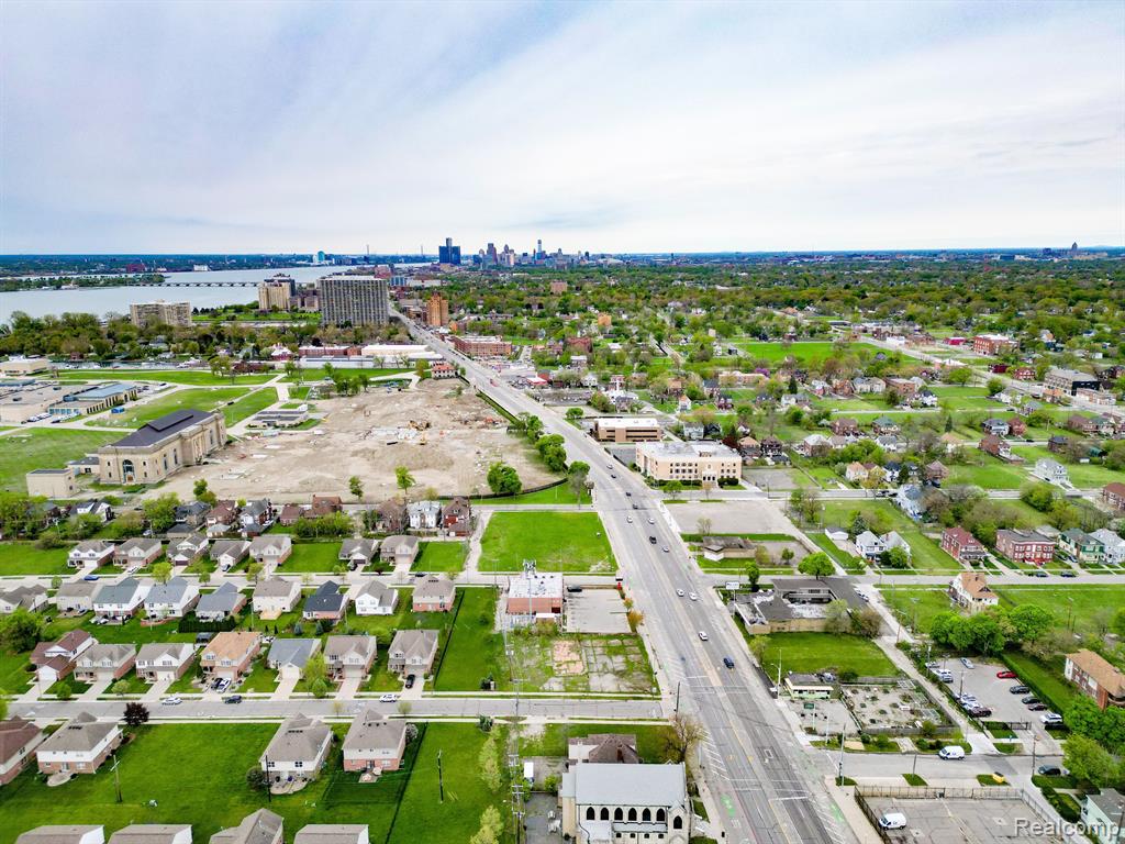 2170 MONTCLAIR Street, Detroit, MI 48214 — Photo 42