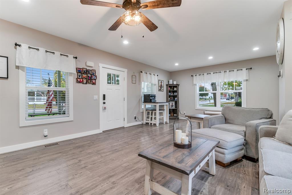 10174 HEGEL Road, Goodrich Vlg, MI — Photo 9
