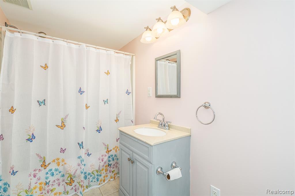 9705 HAMILTON Street, Belleville, MI 48111 — Photo 23