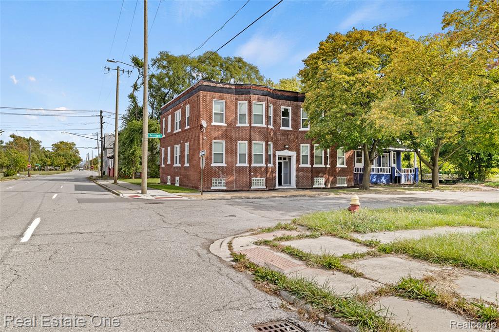 2282 Belvidere Street, Detroit, MI 48214 — Photo 2
