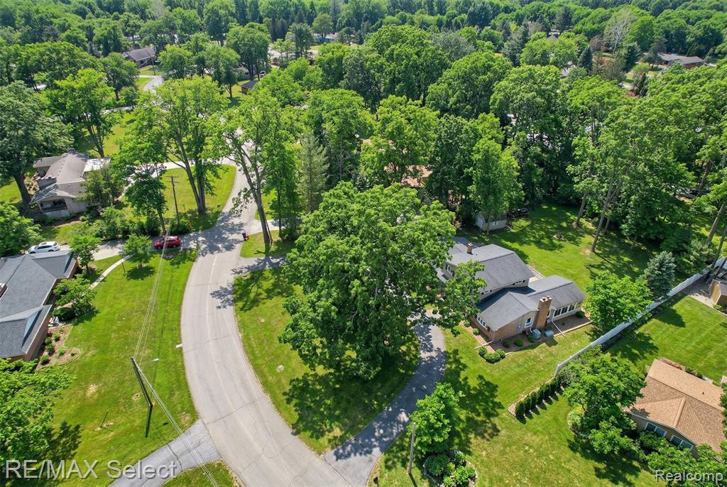 5401 S Sycamore Drive, Burton, MI 48509 — Photo 5