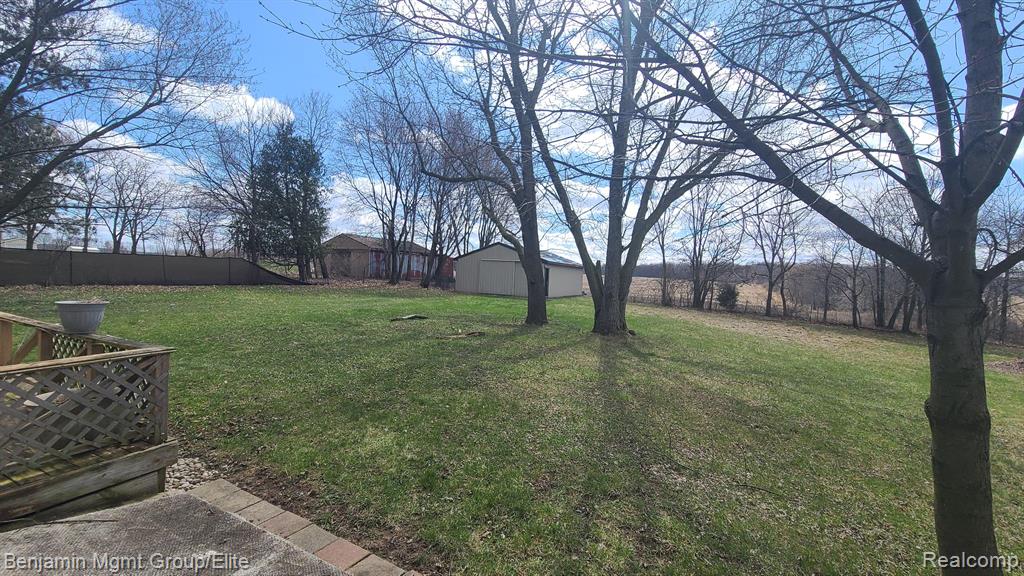 9416 HOGAN Road, Fenton, MI 48430 — Photo 16