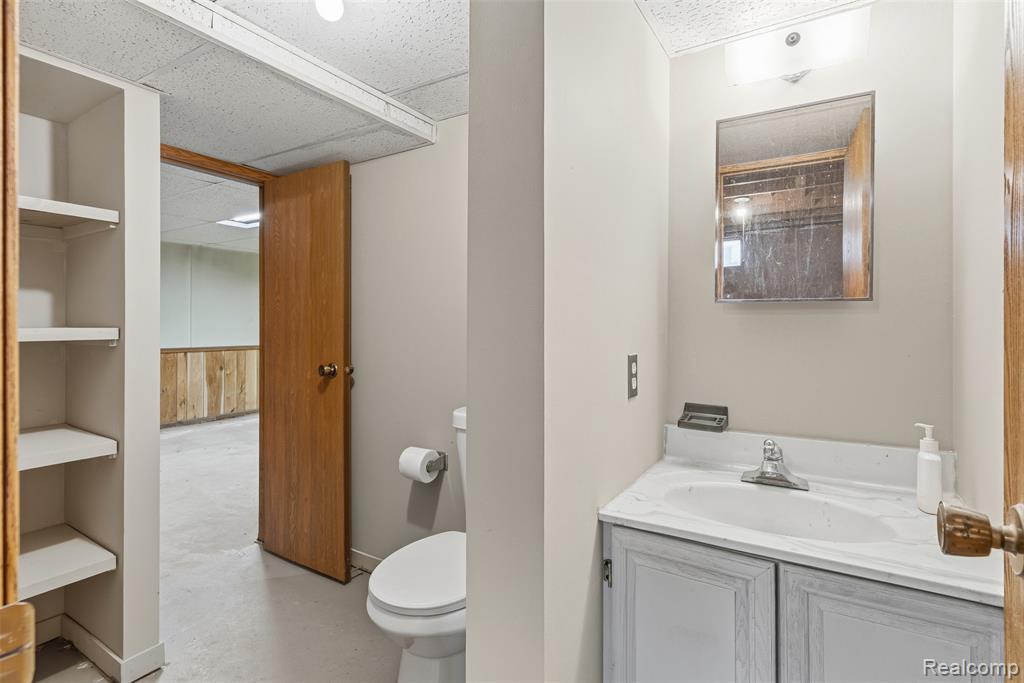 5037 W Court Street, Flint, MI 48532 — Photo 22