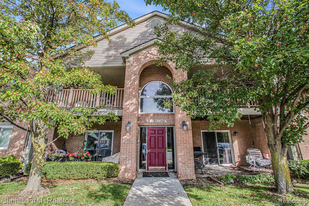 1441 Duncan Drive, Chelsea, MI 48118 — front exterior