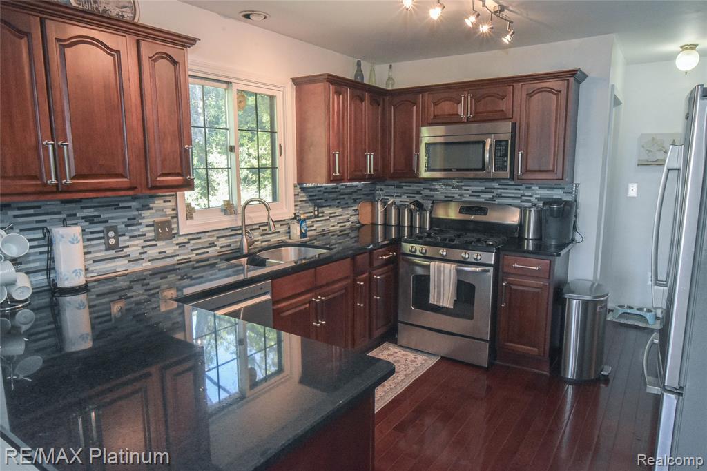 816 Maplewood Court, Brighton, MI 48116 — Photo 18