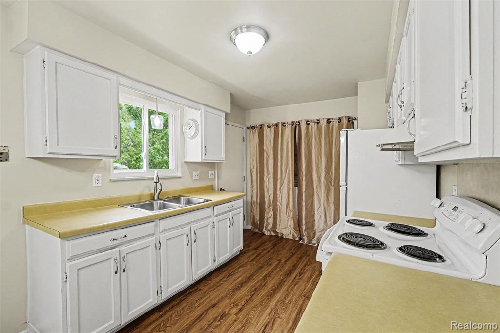 606 Hickory Street, Fenton, MI 48430 — Photo 7