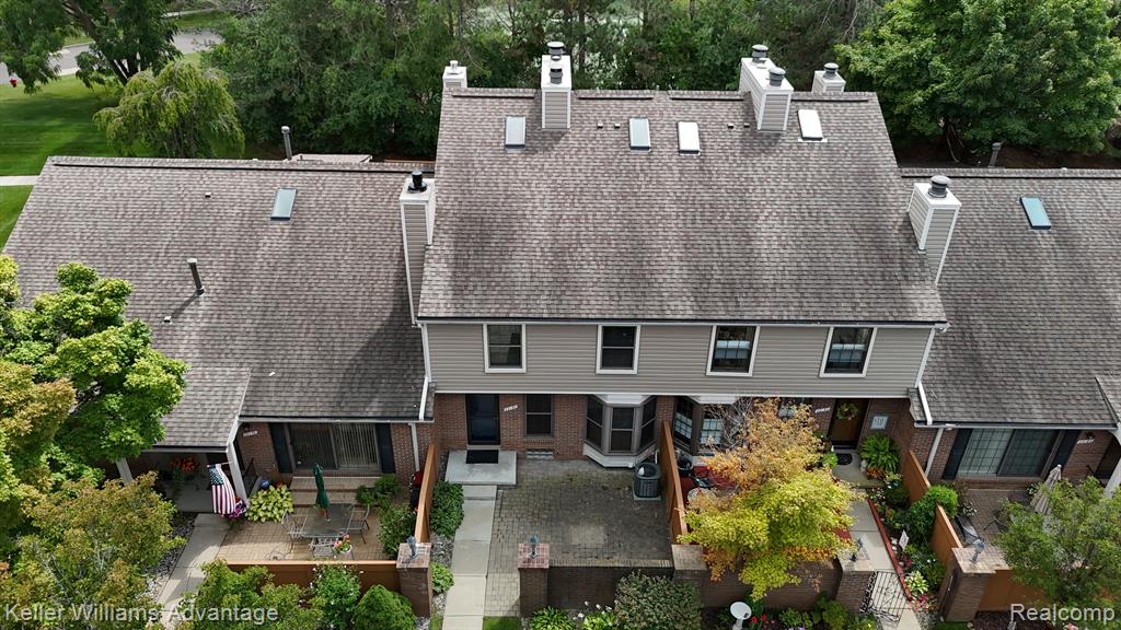 22180 Pondview, Novi, MI — Photo 2