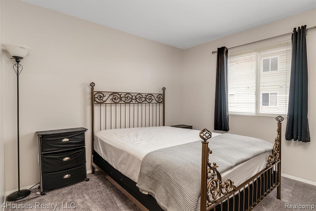 654 LYDIA Lane, Pontiac, MI 48341 — Photo 17