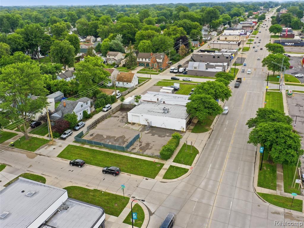 832 W 11 Mile Road, Madison Heights, MI 48071 — Photo 11