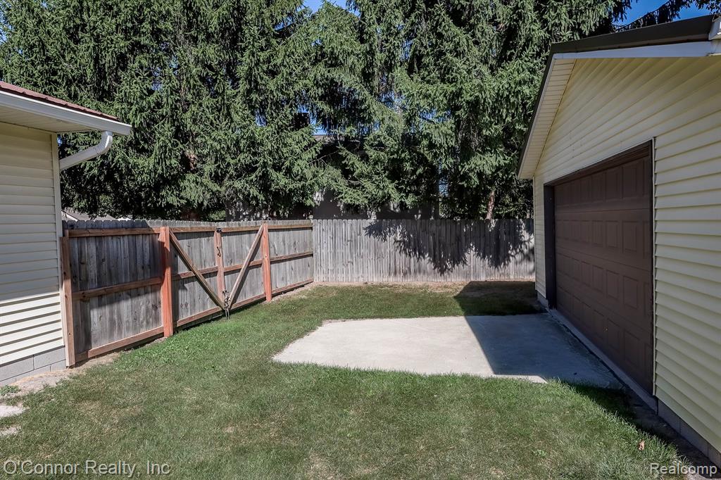 3082 Stoneybrook Lane, Port Huron, MI 48060 — Photo 30