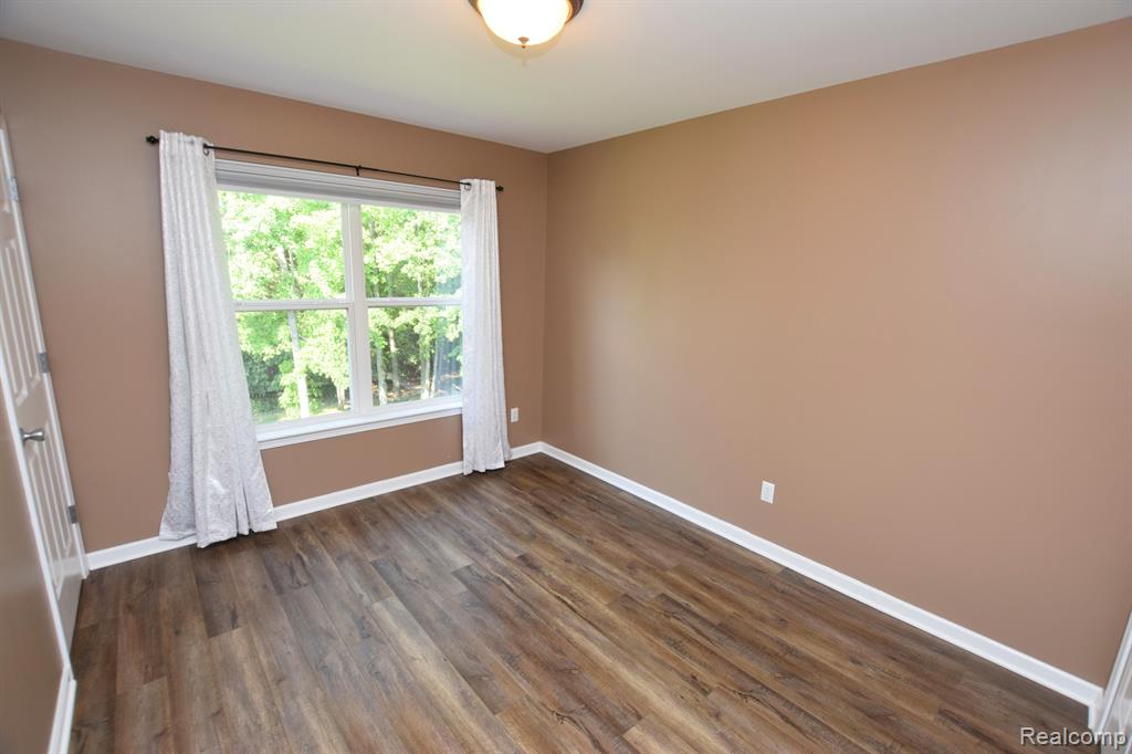 8352 OAK RIDGE Drive, Goodrich Vlg, MI — Photo 12