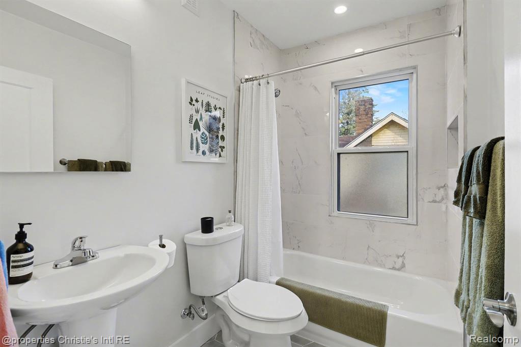 3466 FISCHER Street, Detroit, MI 48214 — Photo 22