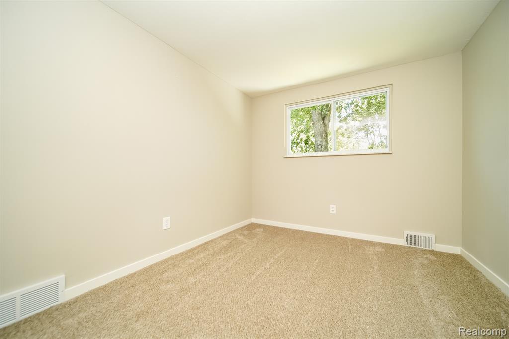 48297 Mallard Drive, New Baltimore, MI 48047 — Photo 57