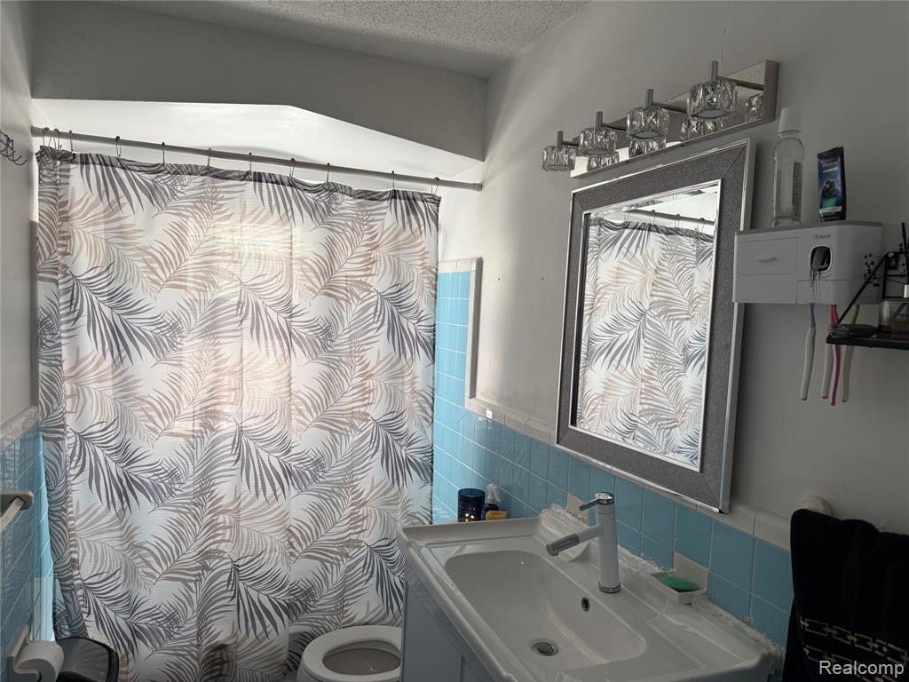 6345 Woodmont Avenue, Detroit, MI 48228 — Photo 10
