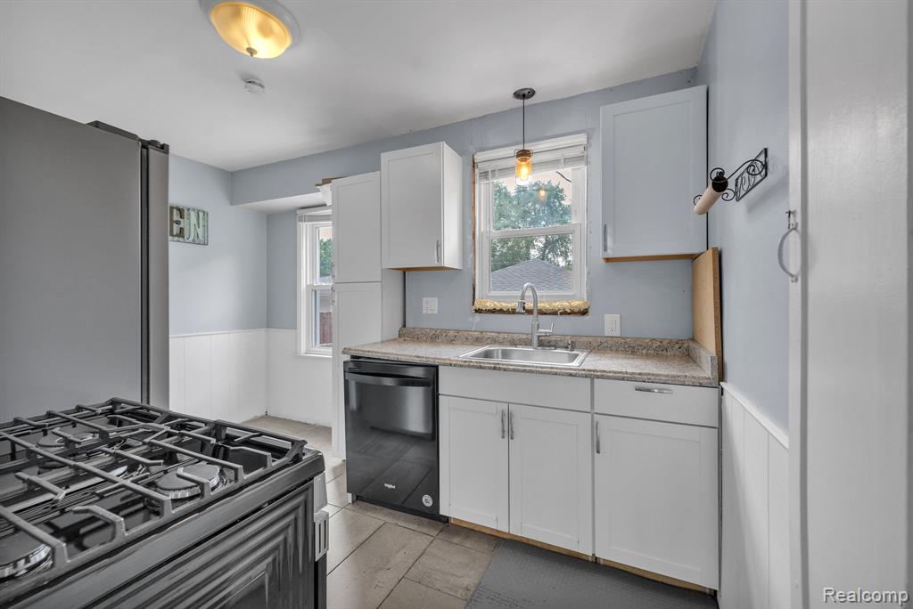 4148 Academy Street, Dearborn Heights, MI 48125 — Photo 9