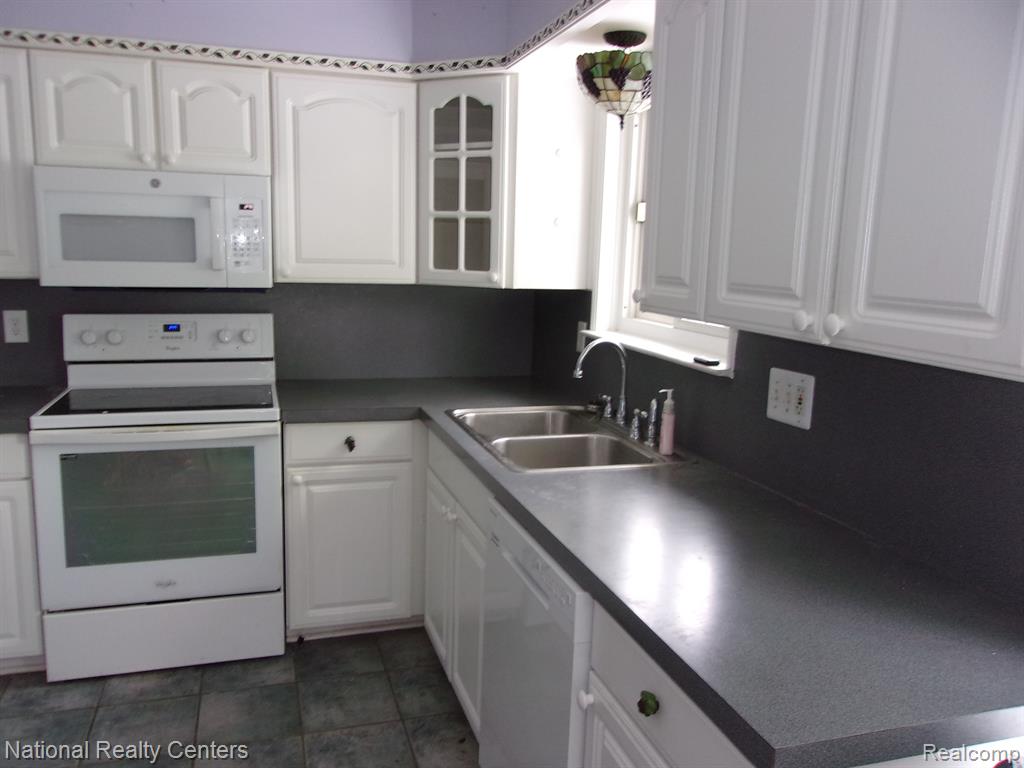 5856 HENRY RUFF Road, Garden City, MI — Photo 10