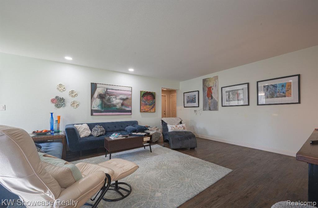 7455 BRYNMAWR Court, 31, West Bloomfield, MI — Photo 17