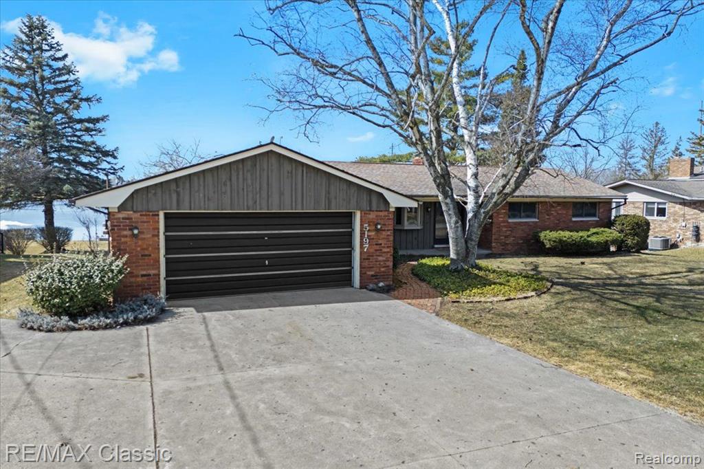 5197 SURFWOOD Drive, Commerce Twp, MI 48382 — Photo 2