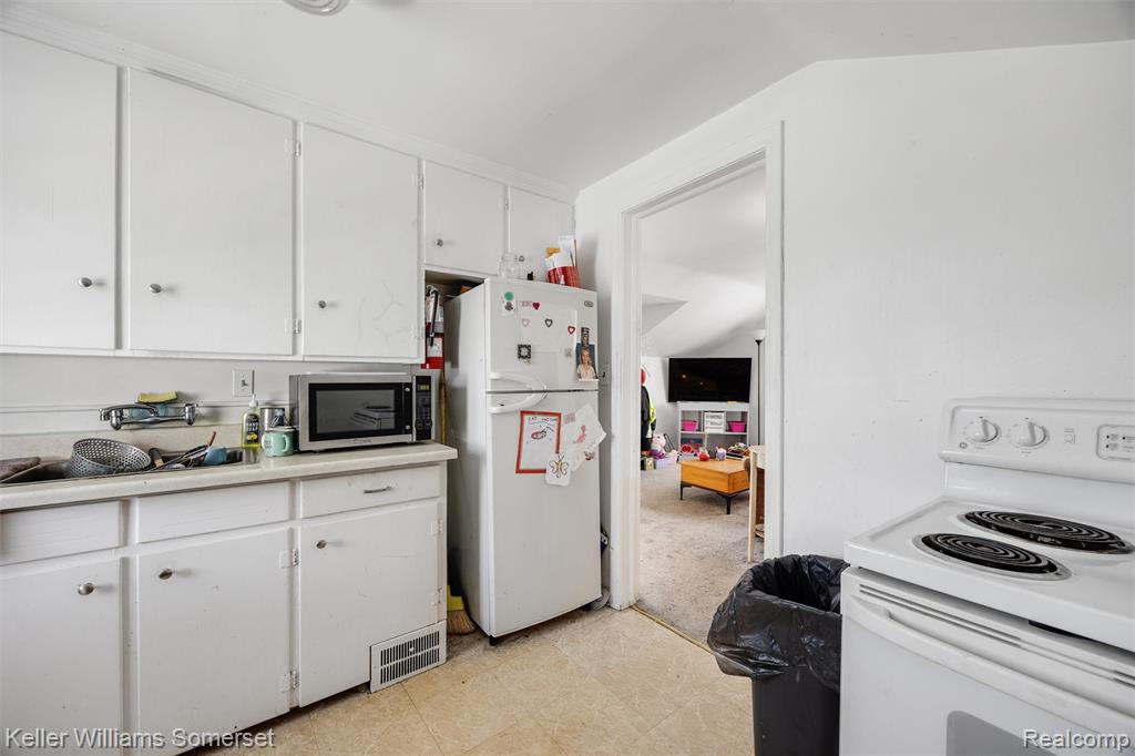 2960 Kenmore Road, Berkley, MI 48072 — Photo 8