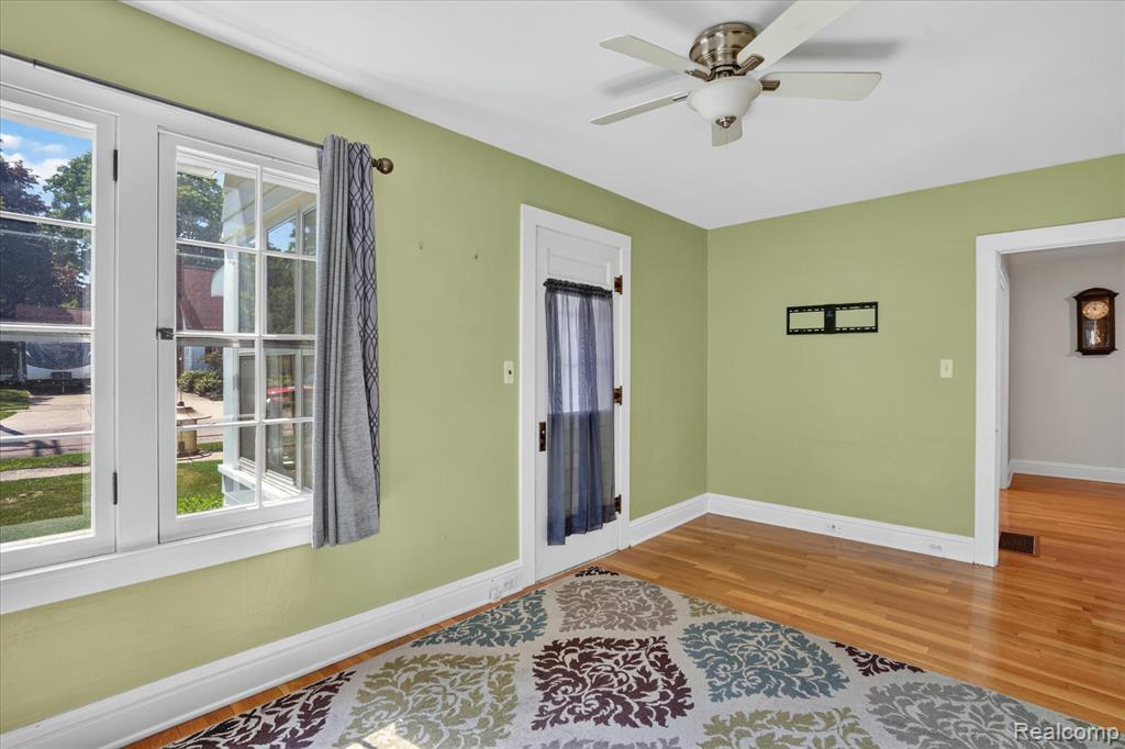 410 S Center Street, Howell, MI 48843 — Photo 15
