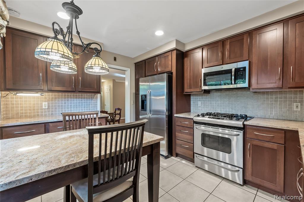 23270 Fleming Drive, Farmington, MI 48335 — Photo 10
