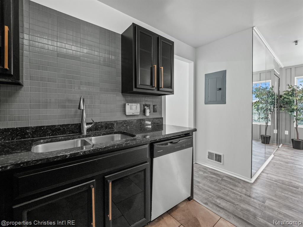 23206 CORNERSTONE VILLAGE Drive, Southfield, MI 48075 — Photo 12