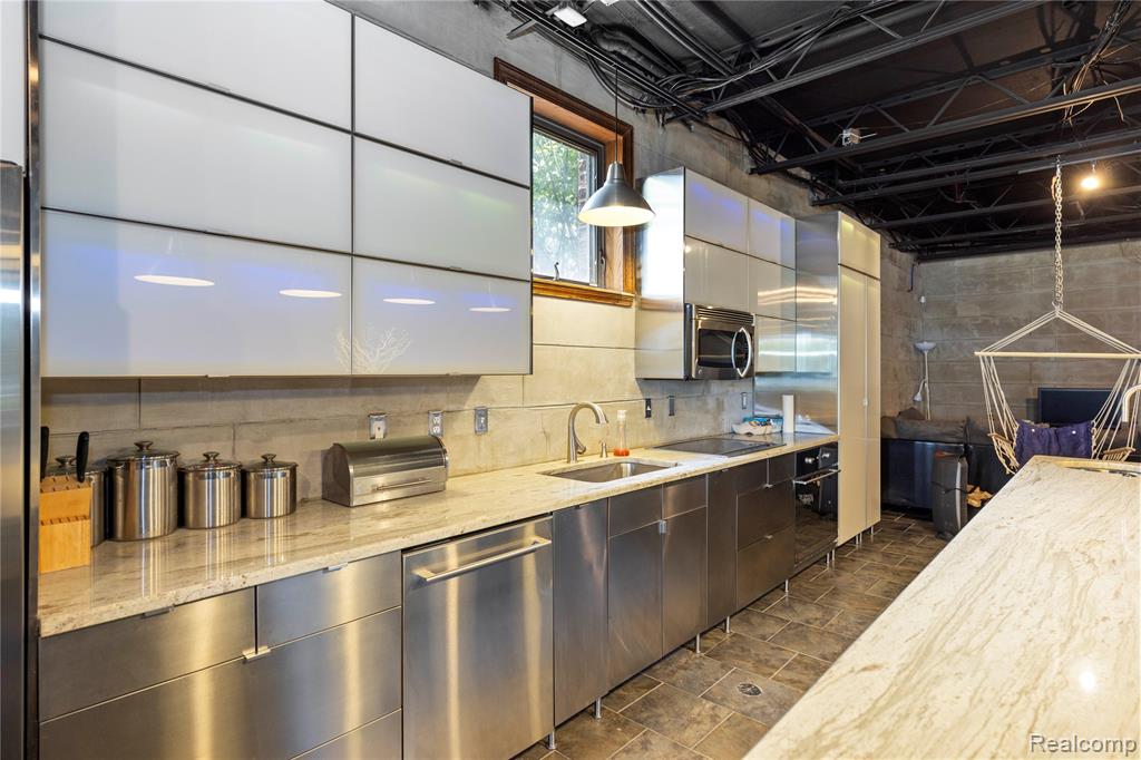 42183 Kouza Court, Belleville, MI, 48111