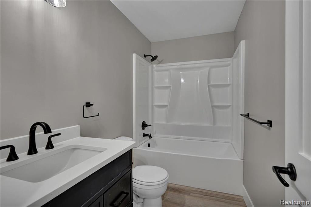 7341 Wood Pointe Drive, Almont, MI 48003 — Photo 27