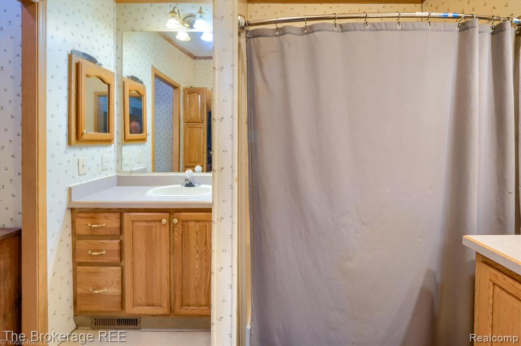 8247 N Center Road, Mount Morris, MI 48458 — Photo 35