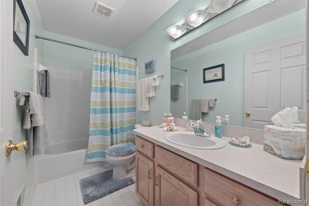 48548 Fairmont Drive, Macomb, MI 48044 — Photo 32